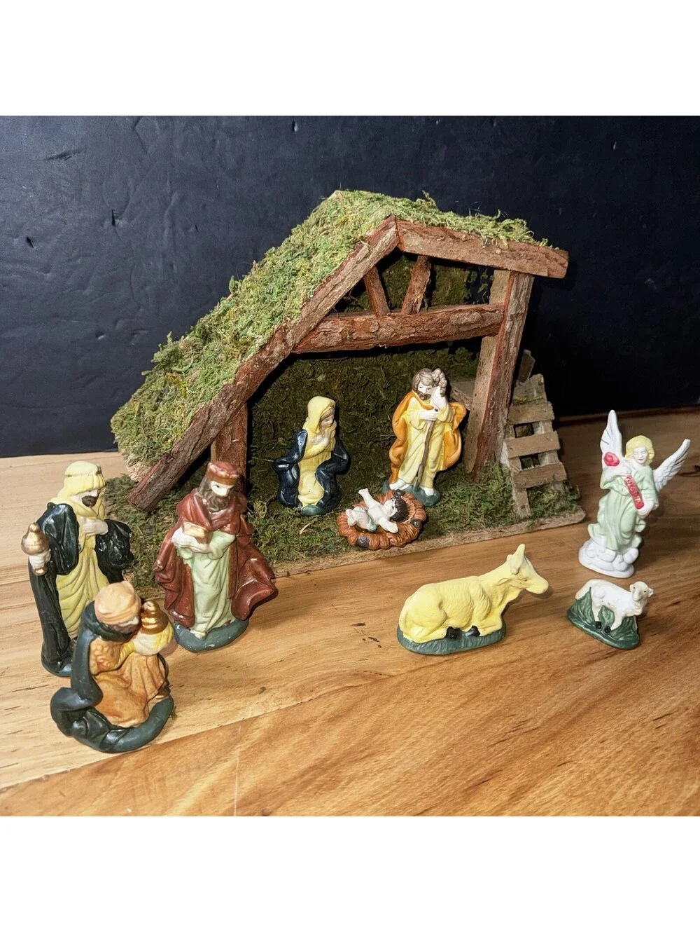 Vintage Nativity Set Italy Manger Scene Wood Stable 10 Pc Moss Ceramic Figurines
